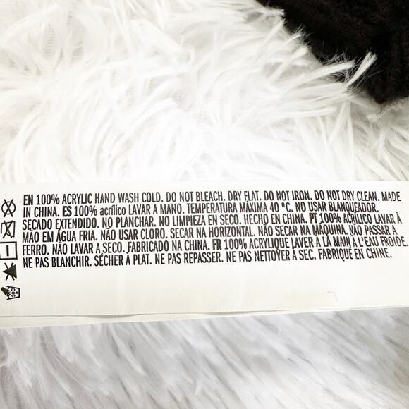 Forever 21 Cropped Black and White Knitted Sweater Size Small - Picture 7 of 7